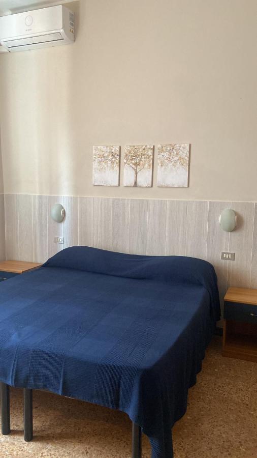 Hotel Sole Марина-ді-Масса Екстер'єр фото