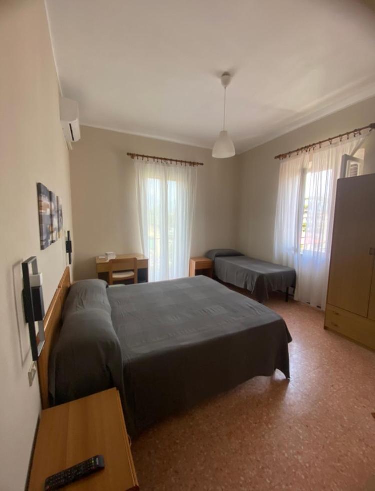 Hotel Sole Марина-ді-Масса Екстер'єр фото