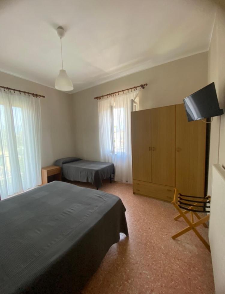 Hotel Sole Марина-ді-Масса Екстер'єр фото